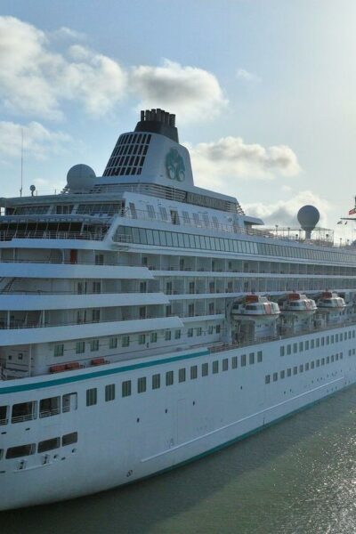 Le Crystal Symphony au Bénin : une escale de prestige qui marque l’essor du tourisme de luxe