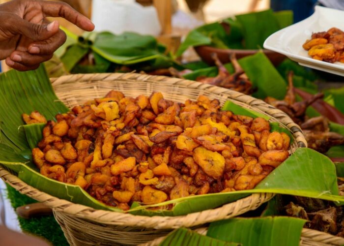 Street food : la richesse culinaire qui s’offre à nous sur les routes du Bénin, entre marchés, gares routières et ruelles animées